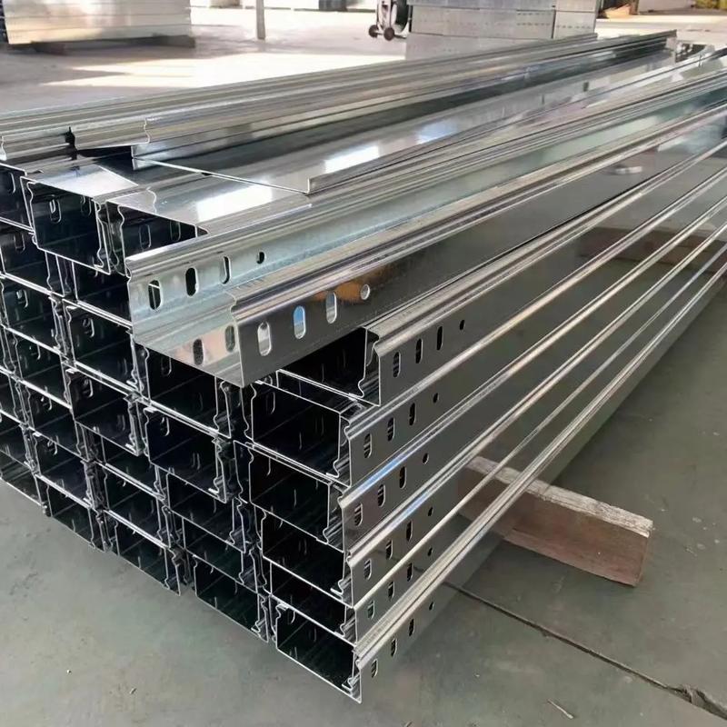 秦皇島槽式電纜橋架廠家 專(zhuān)業(yè)生產(chǎn)鍍鋅橋架、鋁合金橋架及配電柜